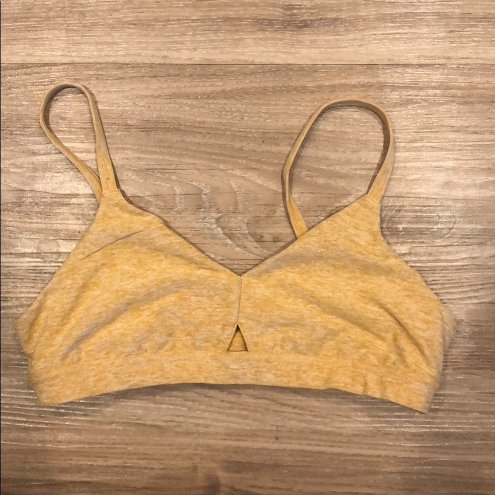 Alo yoga lounge bra - yellow. Size small